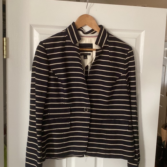 Banana Republic Tailored Blazer - Picture 6 of 15